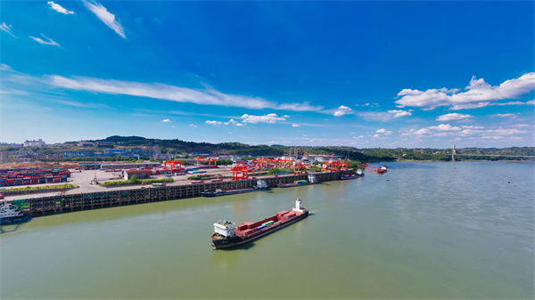 杨尚威 摄2.jpg 杨尚威 摄2.jpg