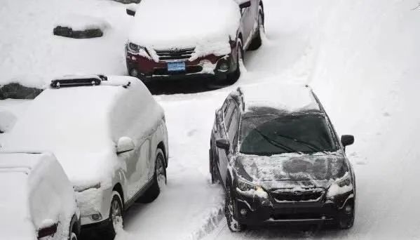 北极风暴席卷美国:1200多航班被取消 多地进入紧急状态