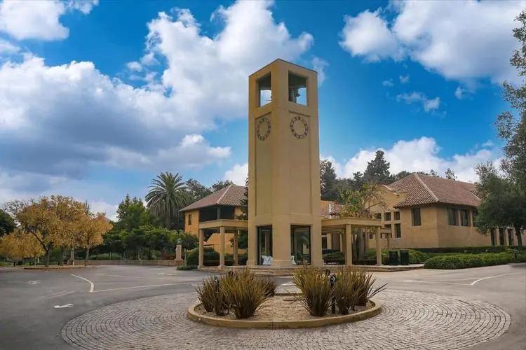 布朗大学：国际学生、教职工应推迟出国旅行